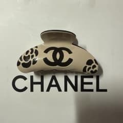 CHANEL ヘアクリップ ココマーク　ノベルティーのサムネイル