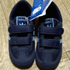新品未使用キッズスニーカーのサムネイル