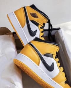 Nike Air Jordan 1 Mid Taxiのサムネイル