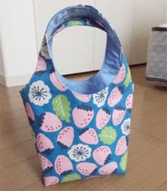 ハンドメイド★イチゴのハンドバッグのサムネイル
