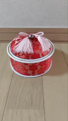 和装小物入れ 桜柄 赤色 房付きのサムネイル
