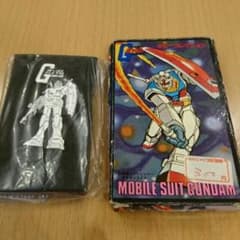 【激レア】機動戦士ガンダム　金属製バッチ　クローバー製のサムネイル