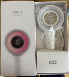 TWICE ペンライト 箱＆説明書付き TWICE ペンライト♾️ 箱、説明書あります！ - メルカリ
