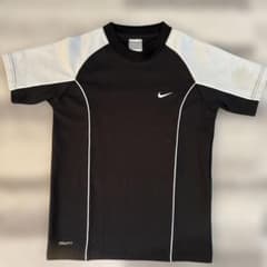 NIKE Tシャツ ブラック×ホワイト 130-140cmのサムネイル