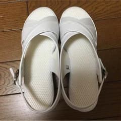 【新品】未使用！ナースシューズのサムネイル