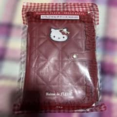 Maison de FLEUR × HELLO KITTY いちごマルチケースのサムネイル
