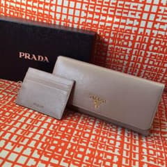 新入荷♡ プラダ サフィアーノ ベージュ カードケースつき 長財布♡のサムネイル