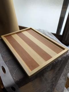 ​【ハンドメイド】木製ストライプ柄トレイ／檜＆チェリー／28×20.3cmのサムネイル