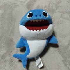 新品電池入り ベイビーシャーク ぬいぐるみ パペット - メルカリ