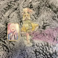 Thumbnail of 暁山みずき アクリルスタンドと缶バッジセット