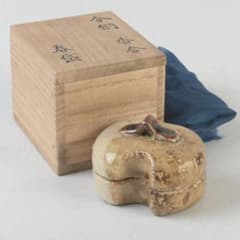 茶道具　加藤春岱作　瀬戸織部　分銅香合　時代箱　V　9896 茶道具 加藤春岱作 瀬戸織部 分銅香合 時代箱 V 9896 - メルカリ