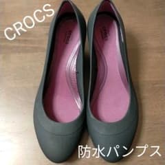 CROCS　クロックス　黒パンプス24cm　防水のサムネイル