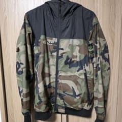 STUSSYステューシー カモフラージュ柄ナイロンジャケット（マウンテン 