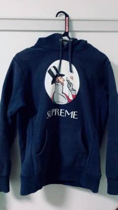 本日限定値下げ中！Supream パーカーのサムネイル