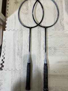YONEX ASTROX 55 バドミントンラケット 2本セット（破損　廃盤）のサムネイル