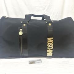 モスキーノ ボストンバッグ 腕掛け ナイロン ブラック 金具ロゴ 旅行