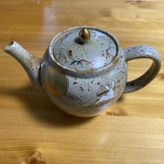 うさぎ柄 陶器 急須 金彩デザインのサムネイル