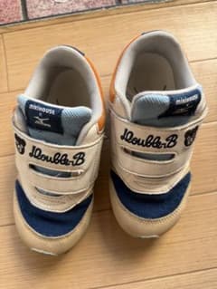 子供スニーカーのサムネイル