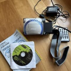 victor ビクター ビデオカメラ GR-D200 2003年製miniDV - メルカリ