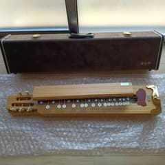 Kotodenryu Taisho Koto (Japanese stringed instrument) with hard case. Suitable for playing, practicing, and as a hobby for seniors.