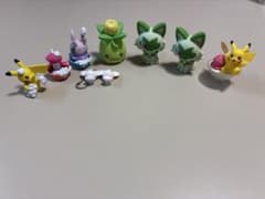 カプセルトイ　ポケモンフィギア　8個セット　ピカチュウ　ニャオハetcのサムネイル
