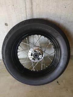 XL1200X フォーティエイト　フロント　純正ホイール　エイボンコブラのサムネイル