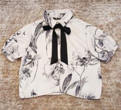 ZARA 半袖 リボンタイブラウス 花柄のサムネイル