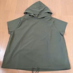 IN THA MARKETオリーブグリーン フード付き半袖トップスのサムネイル