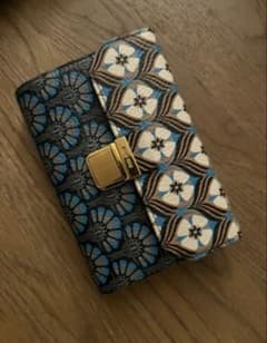極美品］［正規品］miumiu 二つ折り財布 青と白の花柄 PRADA - メルカリ
