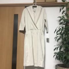 フード付きクリーム色ラップワンピースのサムネイル