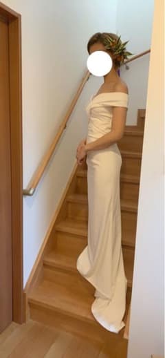 オフショルダーウエディングドレスのサムネイル