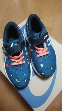 ASICS　スニーカー　18.5cmのサムネイル