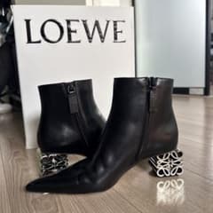 LOEWE アナグラム ブラックレザー ポインテッドトゥブーツのサムネイル