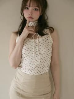 Andmary Flower ribbon tops red - メルカリ