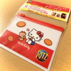 リッツ×ハローキティ　ビニールポーチのサムネイル