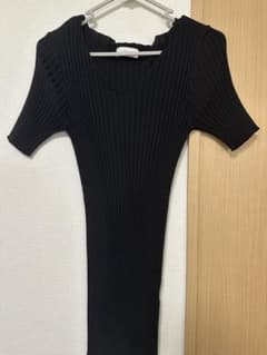 ブラック リブ 半袖 ニット Vネックミニワンピのサムネイル