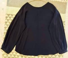 【こん様専用】GU ネイビー Vネック バルーン袖 シフォンシャツのサムネイル