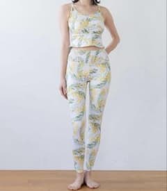 【新品】SUKALA スプリングフラワーシャーリングレギンス　ミモザ　S SUKALA スプリングフラワーシャーリングレギンス ミモザ柄 Mサイズ