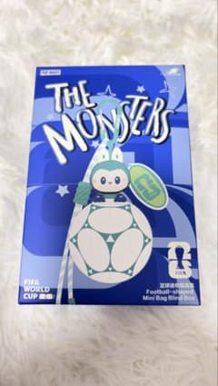 POP MART THE MONSTERS FIFA サッカーミニバッグのサムネイル