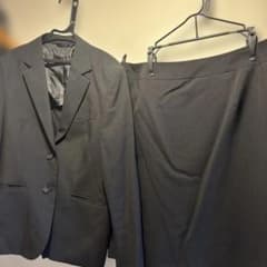 スーツ　黒　リクルートスーツ　XL相当 洋服の青山　ワイシャツのサムネイル