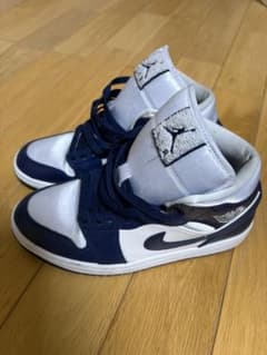 NIKE AIR JORDAN 1 MID ネイビー ホワイトのサムネイル