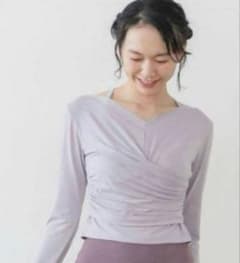 SUKALA【新品】カップ付き ギャザークロスロングスリーブトップス S
