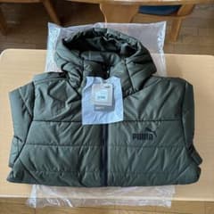 QaQaさん限定　PUMA ダウンジャケット カーキ Lサイズ 新品のサムネイル