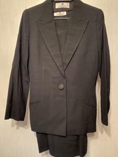 レディース スーツ　GIVENCHY（ジバンシィ）スリーピースのサムネイル