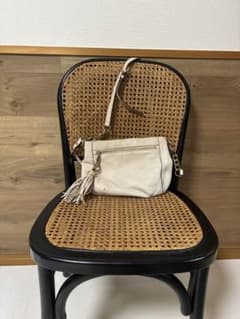 MICHAEL KORS マイケルコース レザー ショルダーバッグ タッセル 白のサムネイル
