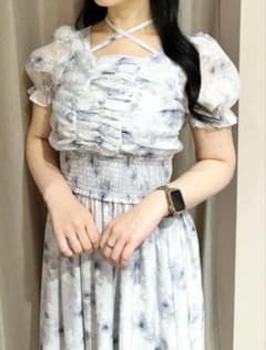 AnMILLE ギャザーリボンフラワーシャーリングワンピース ブルー - メルカリ