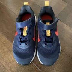 【超美品】NIKE ナイキ　レボリューション6  キッズ　スニーカー　17.5㎝のサムネイル