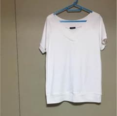 Vネック Tシャツのサムネイル