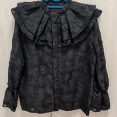 Howdy. フリル襟付き黒刺繍ブラウスのサムネイル