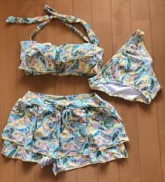 水着 ビキニ 花柄のサムネイル